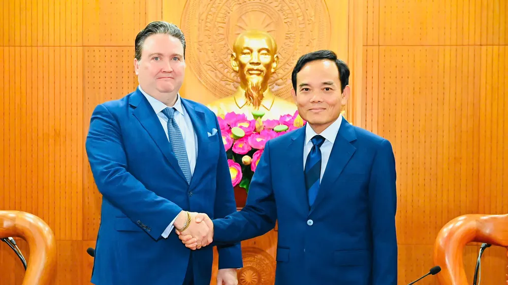Bí thư Thành ủy TPHCM Trần Lưu Quang tiếp Đại sứ Hoa Kỳ tại Việt Nam Marc E. Knapper. Ảnh: VIỆT DŨNG