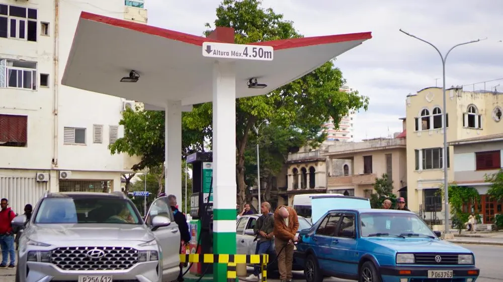 Mexico tìm cách đưa nhiên liệu sang Cuba mà không bị Mỹ áp thuế