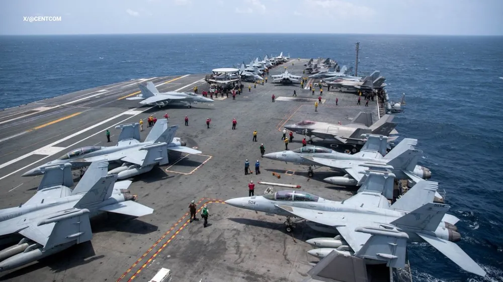 Bộ Tư lệnh Trung tâm Mỹ (CENTCOM) công bố hình ảnh tàu sân bay USS George Washington tới Trung Đông để thay thế USS Abraham Lincoln. Ảnh: CENTCOM