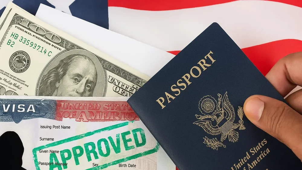 Mỹ tạm dừng lịch hẹn visa di dân trên toàn cầu