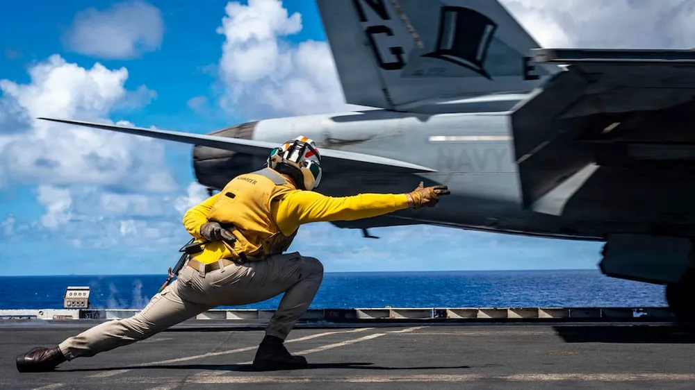 Tàu sân bay USS Abraham Lincoln trở về Mỹ sau khi tham chiến tại Trung Đông