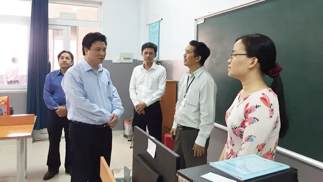 Thứ trưởng Bộ GD-ĐT Nguyễn Hữu Độ làm việc tại TPHCM về dự thảo Chương trình phổ thông mới