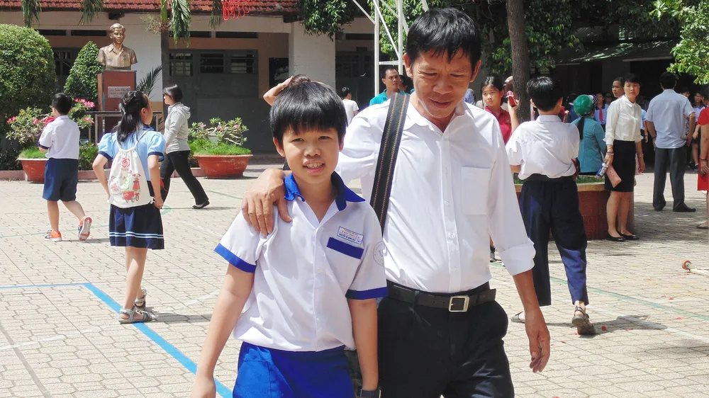 Thí sinh thở phào với đề thi vào lớp 6 Trường THPT chuyên Trần Đại Nghĩa