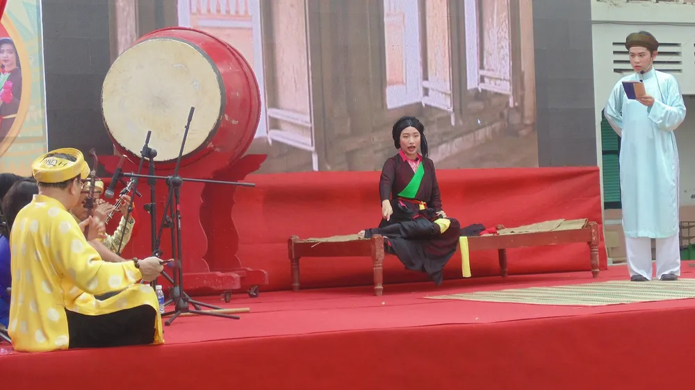 Khi học sinh thử sức với chèo