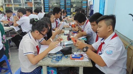 TPHCM: Áp dụng mức thu học phí mới đối với bậc học nhà trẻ và THCS 