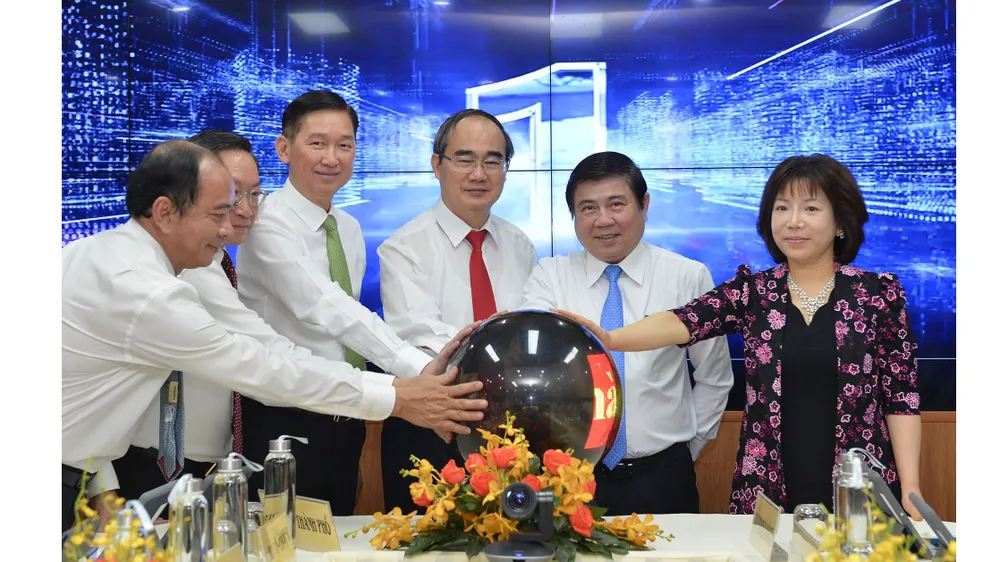 TPHCM ra mắt mô hình thí điểm 2 trung tâm điều hành thông minh của ngành y tế và giáo dục