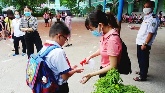 TPHCM: Hướng dẫn thu học phí sau khi học sinh trở lại trường vì ảnh hưởng dịch Covid-19