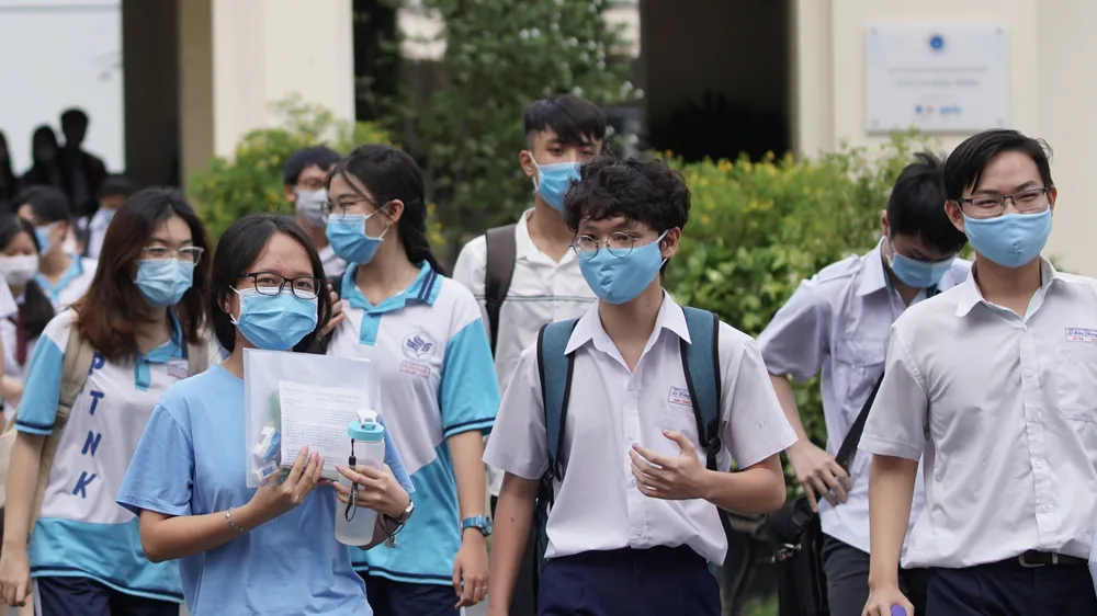 TPHCM: Nhiều thí sinh phấn khởi với đề thi môn Ngữ văn về “trân trọng giá trị cuộc sống“