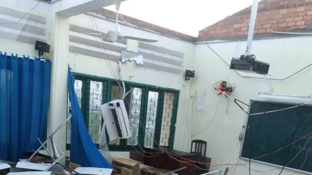 Sử dụng Quỹ phòng chống thiên tai, lụt bão để khắc phục sự cố tốc mái tại Trường Bình Phú