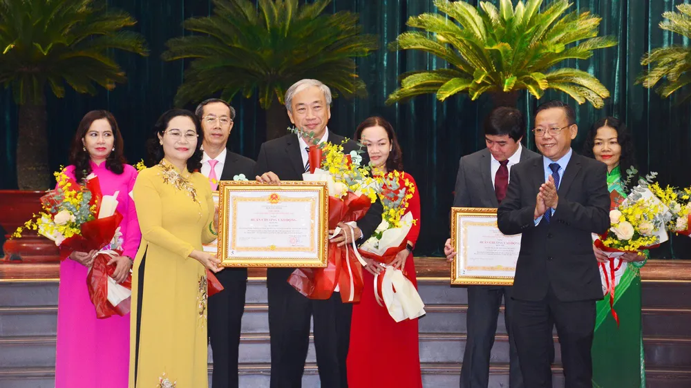 TPHCM tuyên dương, khen thưởng hơn 200 tập thể và cá nhân vì sự nghiệp giáo dục