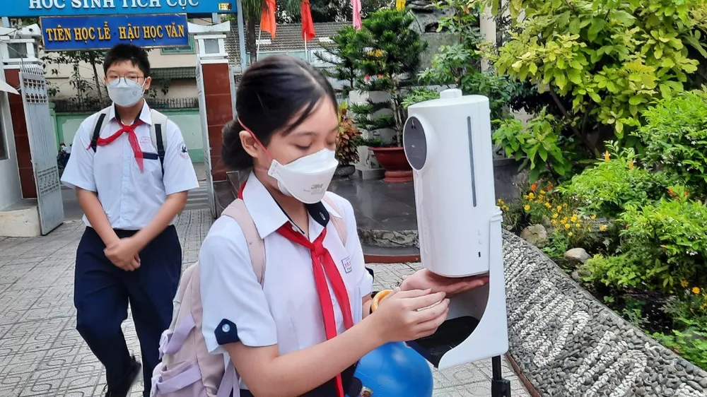 TPHCM: Khắc phục tình trạng học sinh âm tính nhưng chưa thể trở lại trường học