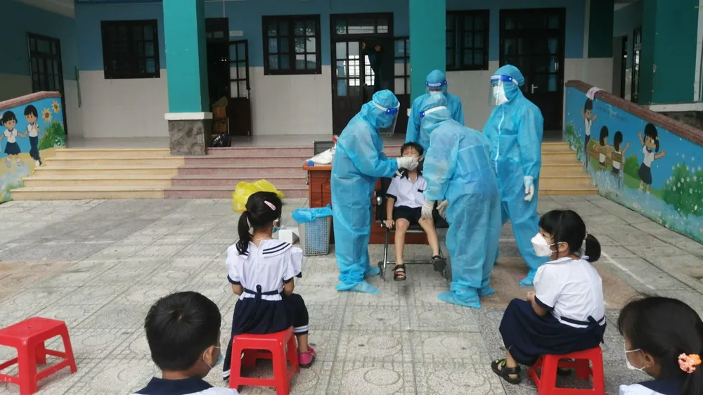 TPHCM: Tiêm vaccine cho học sinh lớp 6 vào sáng thứ bảy, ngày 16-4