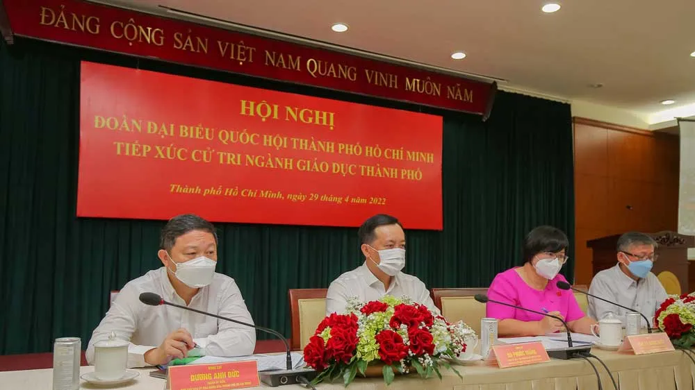 Đoàn đại biểu Quốc hội TPHCM tổ chức Hội nghị trực tuyến tiếp xúc cử tri ngành giáo dục. Ảnh: DŨNG PHƯƠNG