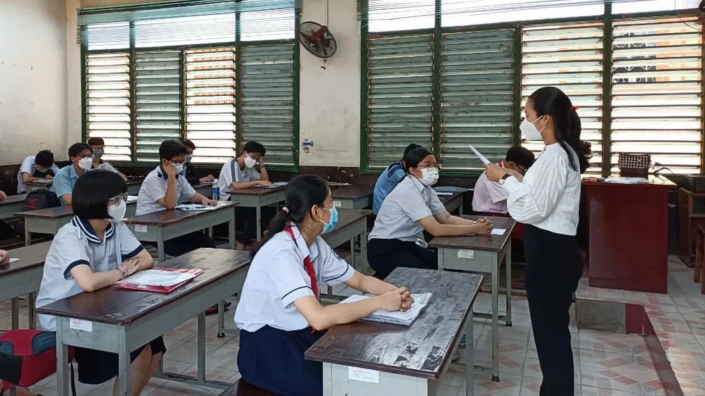 TPHCM: Nhiều thí sinh đi muộn trong ngày làm thủ tục dự thi tuyển sinh lớp 10 