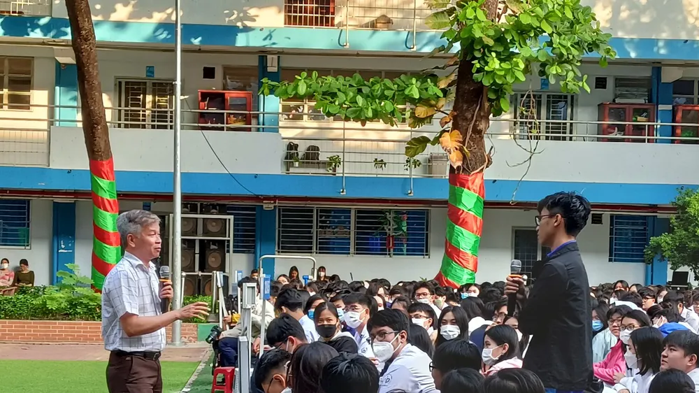 TPHCM: Học sinh phổ thông tìm hiểu về ứng dụng ChatGPT