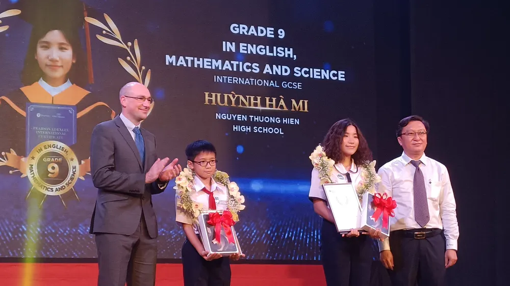 TPHCM: Hơn 600 học sinh được trao chứng chỉ phổ thông quốc tế Pearson Edexcel 