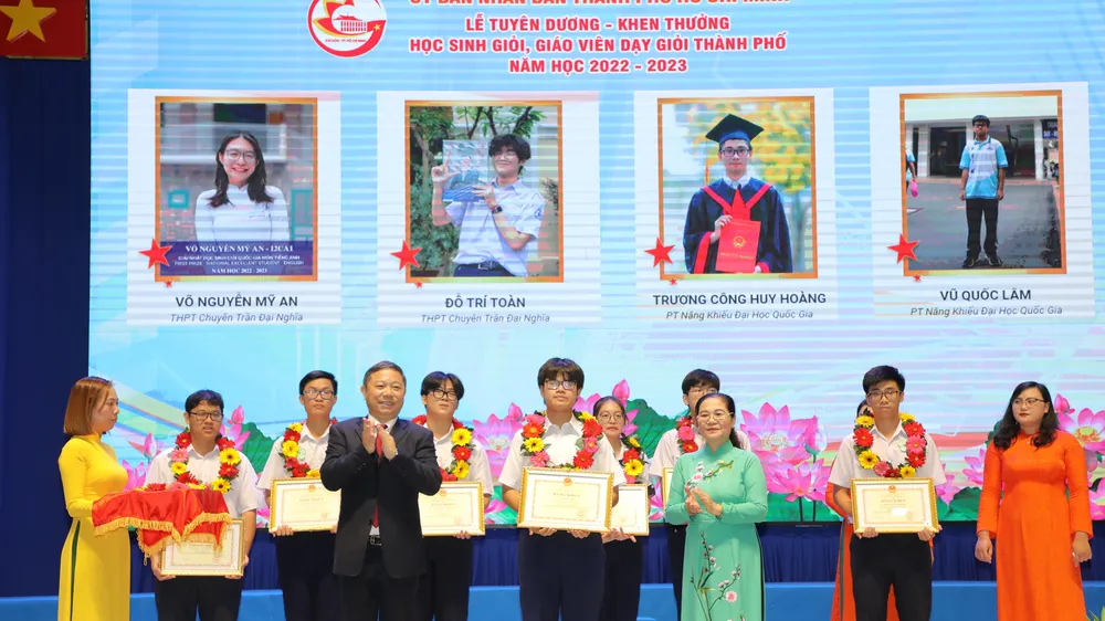TPHCM: Tuyên dương 458 học sinh và giáo viên giỏi tiêu biểu cấp thành phố