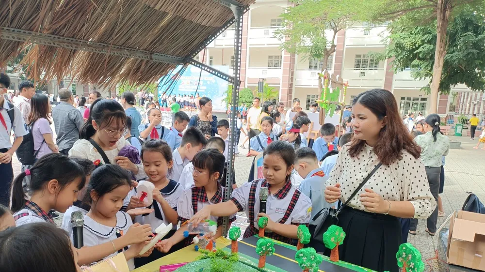 Hơn 600 học sinh tham gia Ngày hội Khoa học kỹ thuật năm học 2023-2024