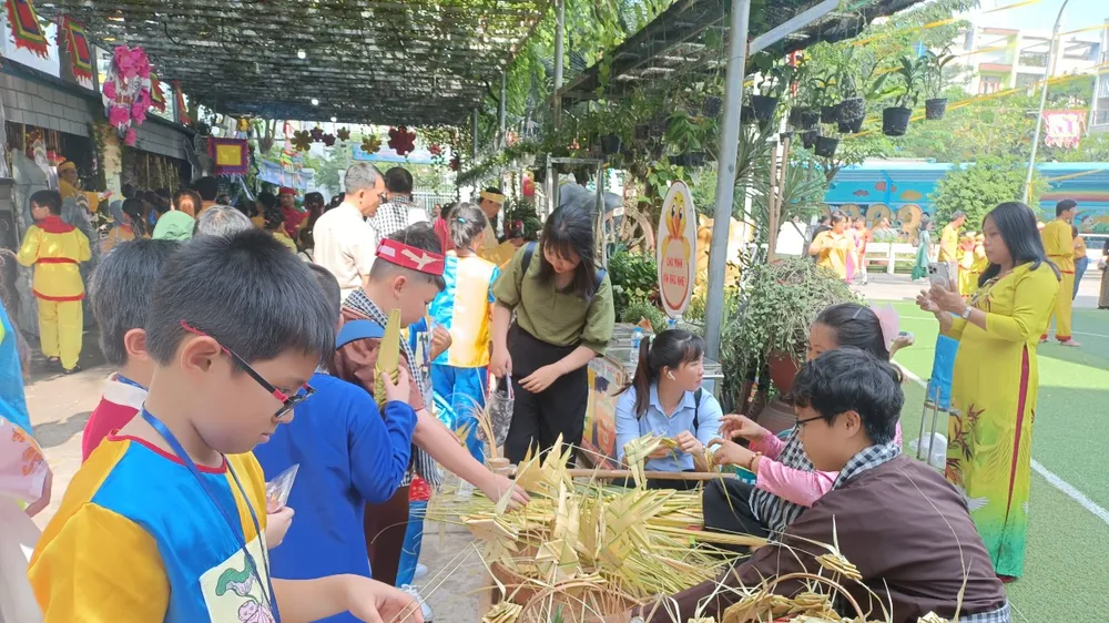 Nghiêm cấm lợi dụng danh nghĩa cha mẹ học sinh thực hiện các khoản thu ngoài quy định