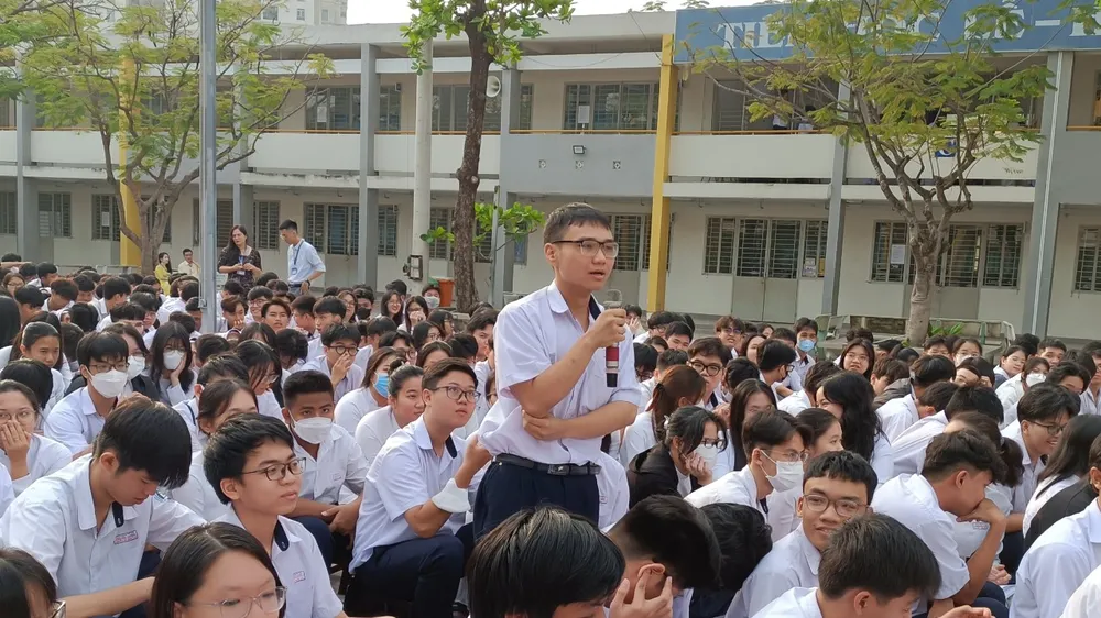 Gần 600 học sinh tham gia "Kỹ năng phòng tránh bạo lực tâm lý trên mạng xã hội"