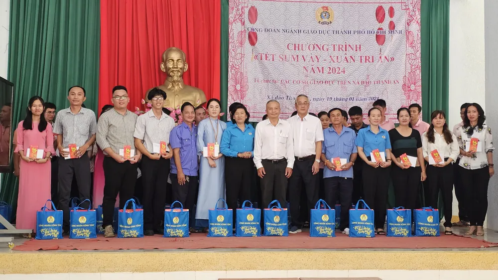 TPHCM: Trường ngoài công lập thưởng tết cao nhất 150 triệu đồng/người