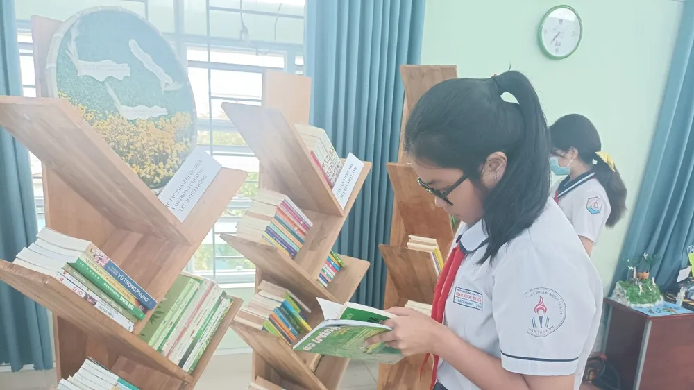 Học sinh thỏa sức sáng tạo với Hội thi "Lớn lên cùng sách"