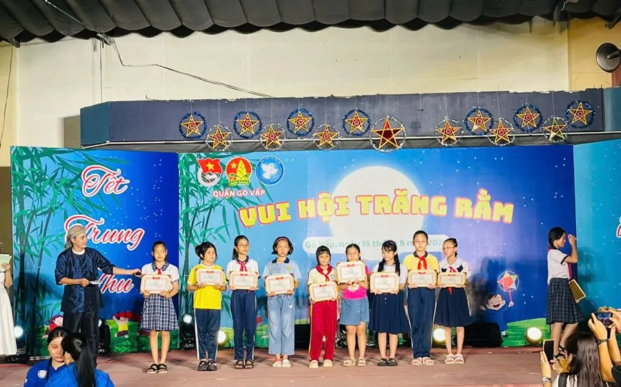 Chấn chỉnh việc phát thư khen cho học sinh góp tiền bão lũ