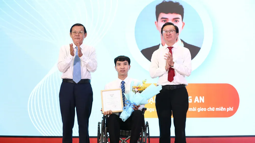 Thông điệp nhân văn qua những bài viết nặng ân tình về công lao người thầy