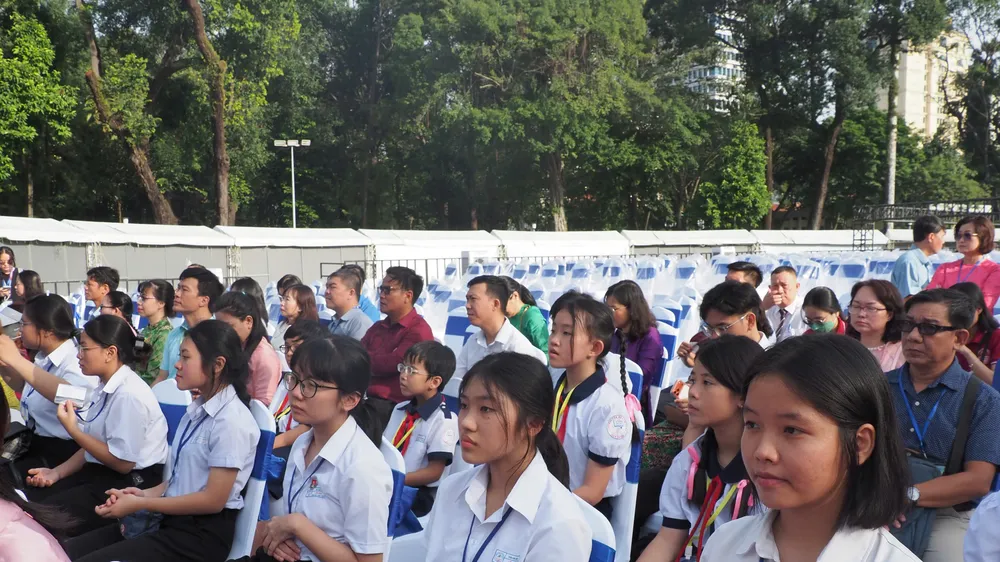 Học sinh TPHCM tham gia Lễ kỷ niệm 50 năm phát triển giáo dục và đào tạo vào tháng 11-2025