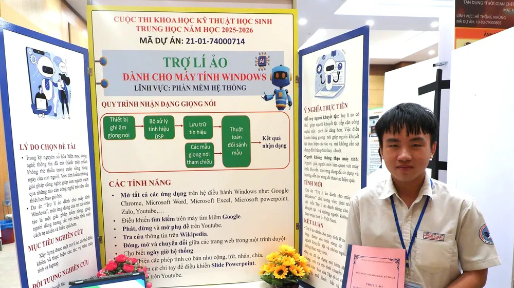 Nguyễn Công Duy, học sinh lớp 12CT1, Trường THPT Bến Cát (phường Bến Cát, TPHCM) mang đến vòng tuyển chọn dự án sản phẩm "Trợ lý ảo dành cho máy tính Windows"