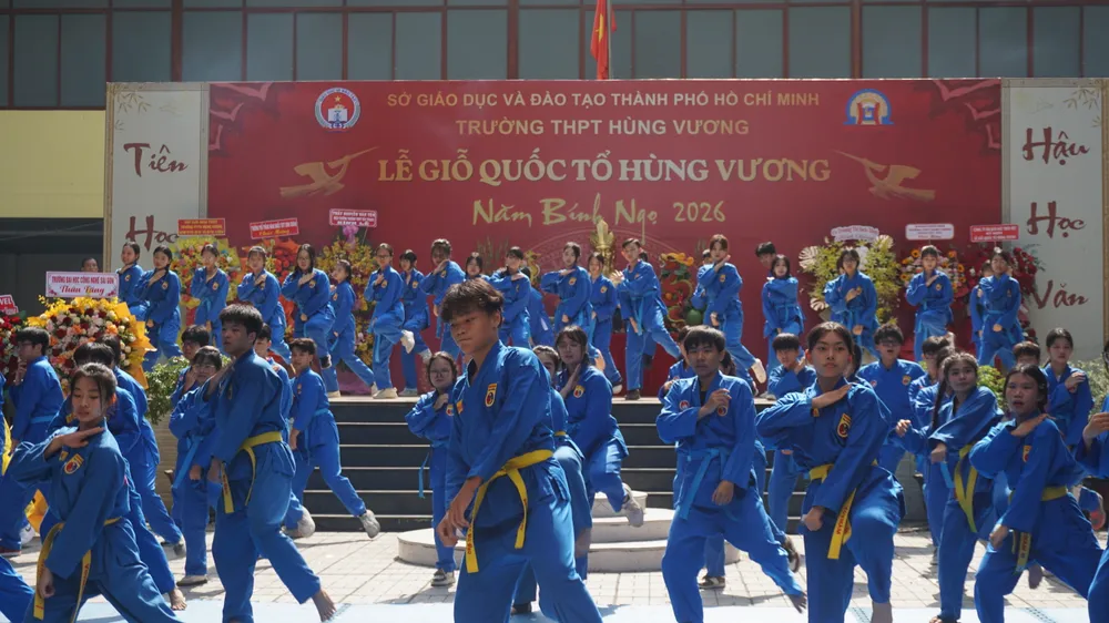 Học sinh Trường THPT Hùng Vương đồng diễn võ Vovinam tại lễ Giỗ Tổ Hùng Vương