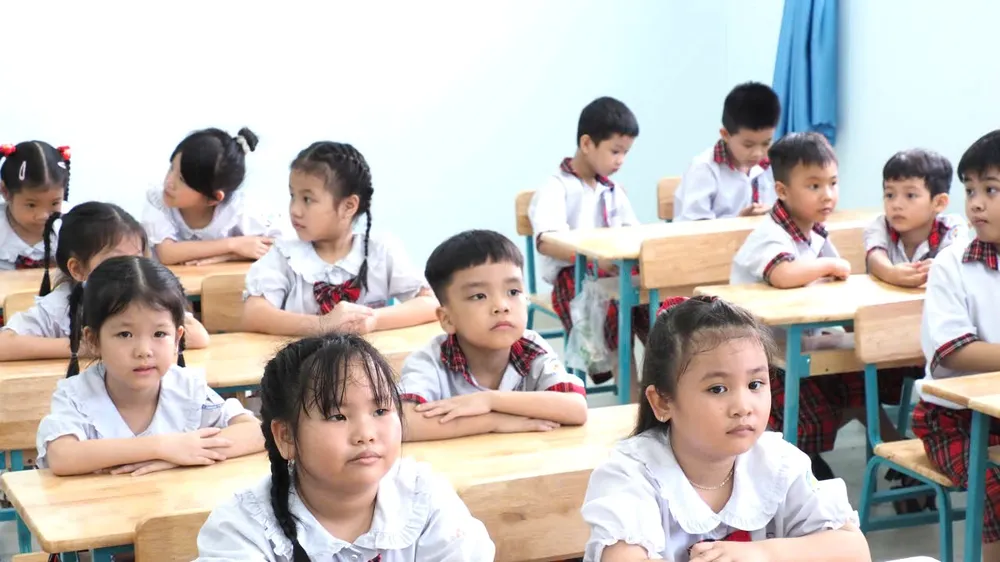Học sinh lớp 1, Trường Tiểu học Trần Đại Nghĩa (phường Bình Hưng Hòa, TPHCM) trong ngày khánh thành trường vào giữa tháng 5-2026. Ảnh minh họa