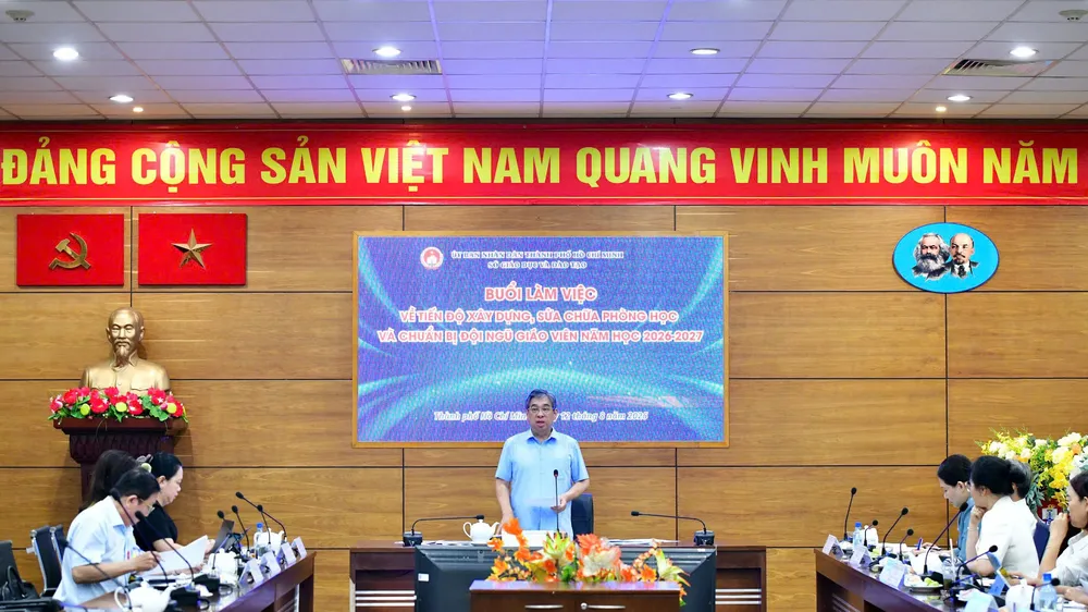 Đồng chí Nguyễn Phước Lộc chủ trì buổi làm việc với Sở GD-ĐT TPHCM về rà soát tiến độ xây dựng, sửa chữa phòng học và chuẩn bị đội ngũ giáo viên cho năm học 2026-2027. Ảnh: DUYÊN PHAN
