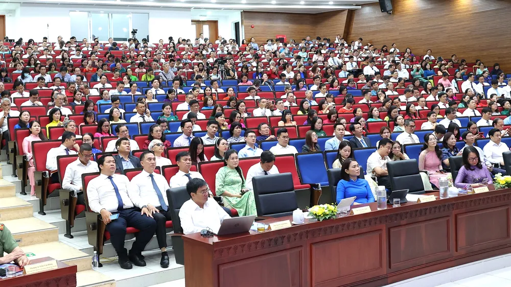Lãnh đạo các đơn vị trường học tham dự Hội nghị tổng kết năm học 2025-2026 và triển khai nhiệm vụ giáo dục phổ thông năm học 2026-2027