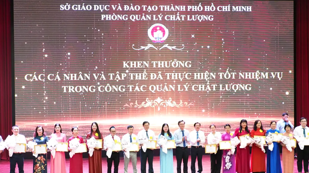 Các tập thể nhận bằng khen của Giám đốc Sở GD-ĐT TPHCM về thành tích thực hiện tốt công tác quản lý chất lượng năm học 2025-2026 