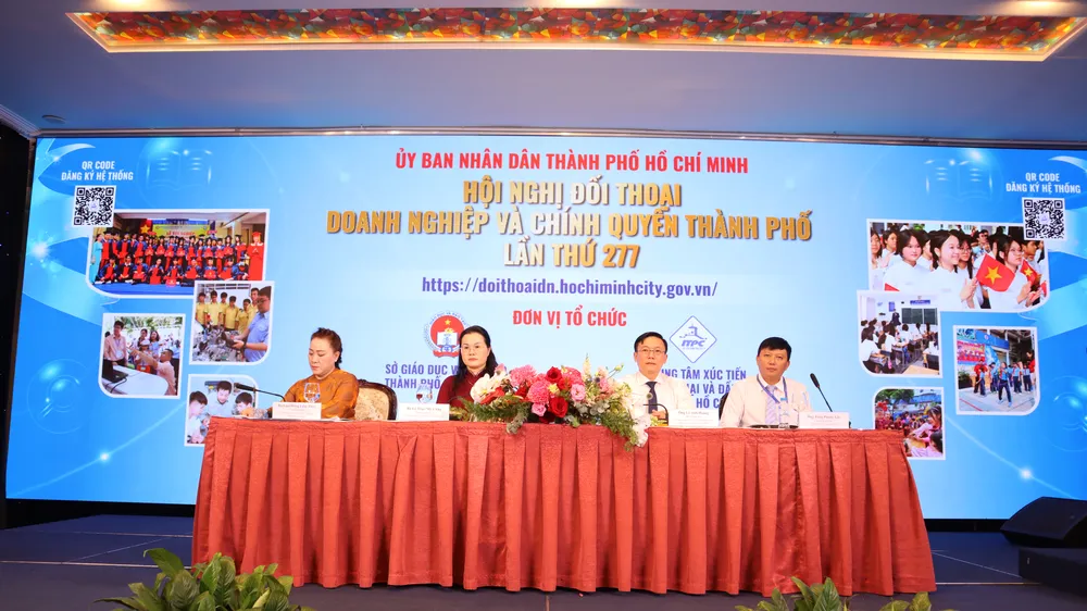 Hội nghị đối thoại giữa doanh nghiệp và chính quyền thành phố về lĩnh vực giáo dục và đào tạo tổ chức vào sáng 28-8