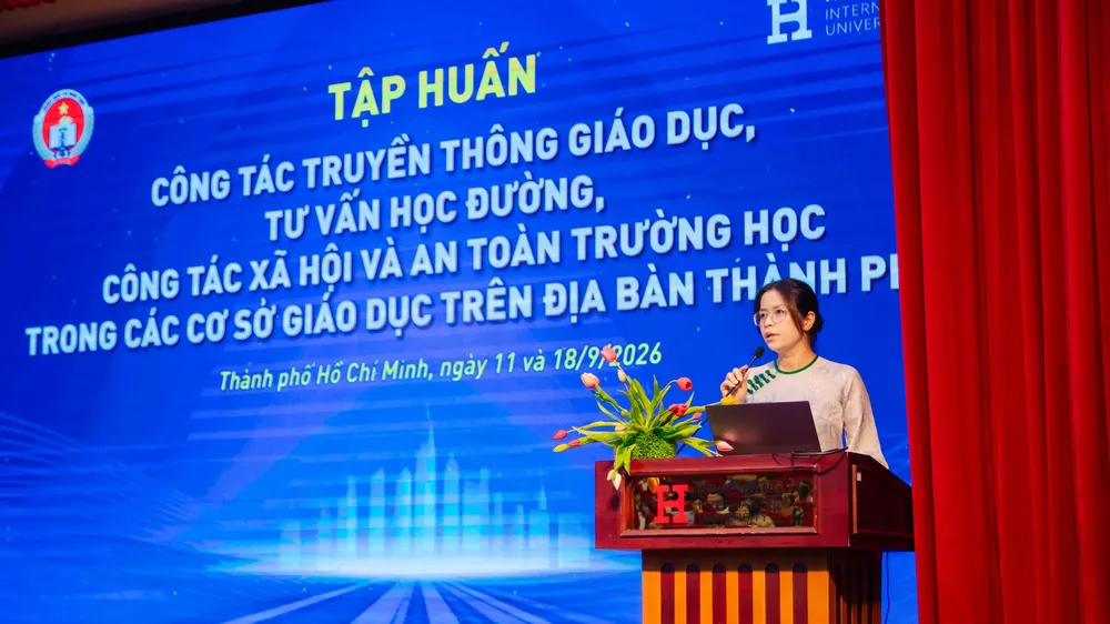 Đại diện Sở GD-ĐT TPHCM phát biểu tại buổi tập huấn công tác truyền thông giáo dục, đảm bảo an toàn trường học vào giữa tháng 9-2026