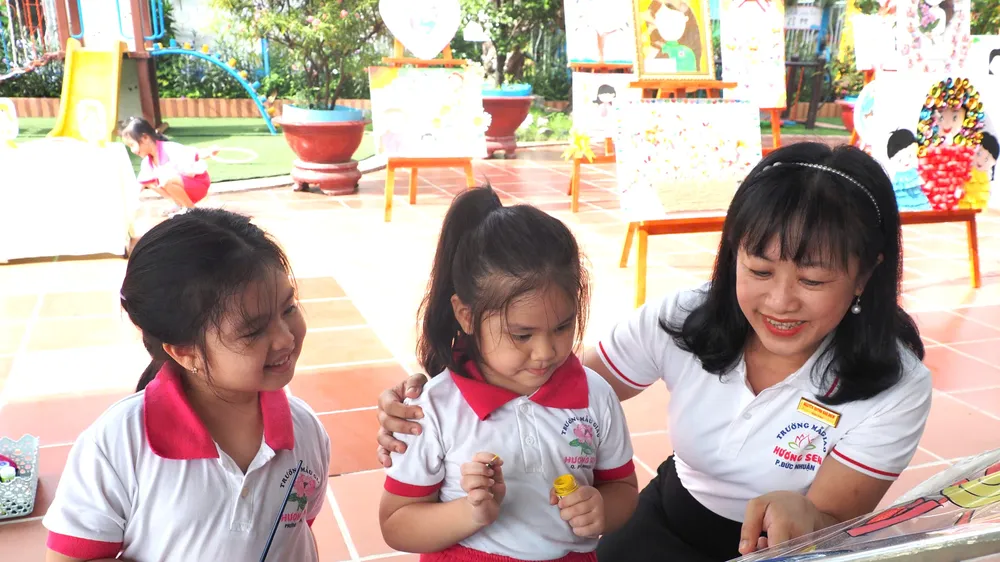 Học sinh Trường Mầm non Hương Sen (phường Đức Nhuận, TPHCM) tham gia hoạt động phát triển năng khiếu. Ảnh minh họa.