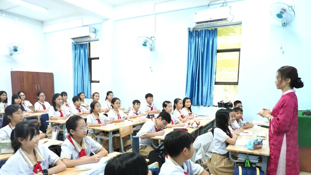 Học sinh Trường TH-THCS-THPT Lê Thị Riêng (phường Thới An) trong giờ học vào ngày 2-10