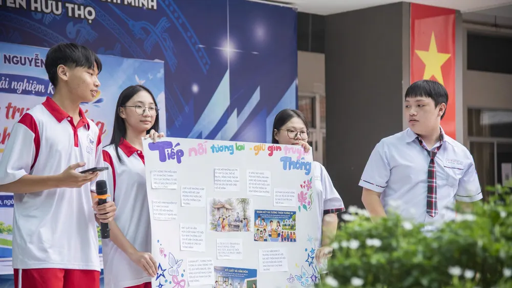 Học sinh lớp 10 Trường THPT Nguyễn Hữu Thọ tham gia hoạt động trải nghiệm vào đầu tháng 10-2026
