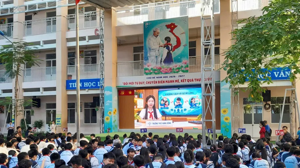 Học sinh Trường THCS Rạng Đông (phường Bình Thạnh) tham gia sinh hoạt chuyên đề giáo dục kỹ năng phòng, chống bạo lực học đường cho học sinh
