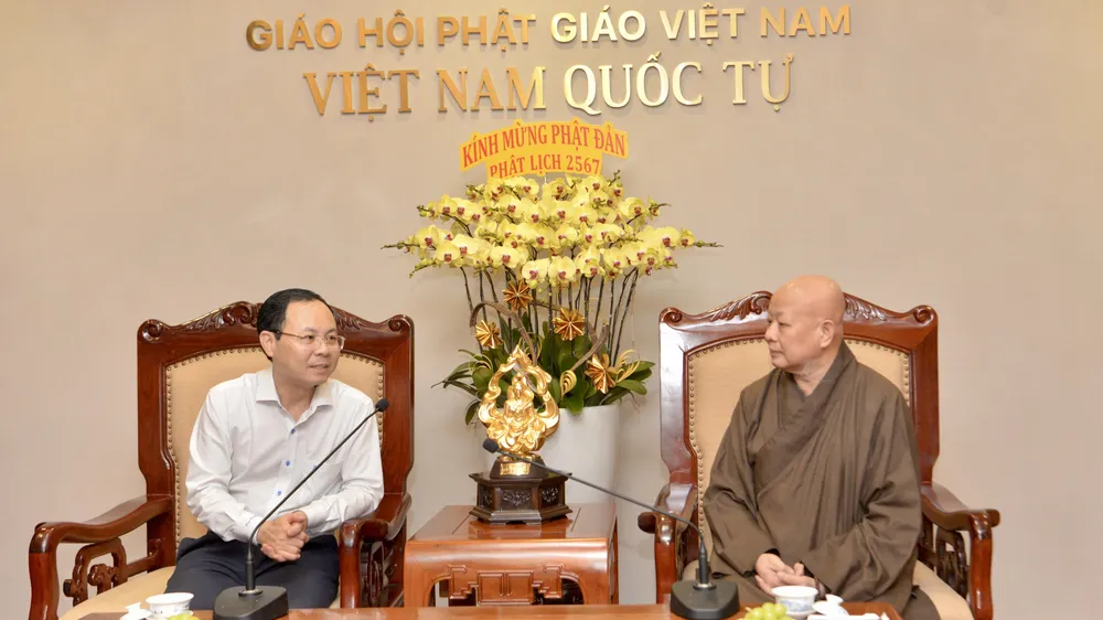 Đồng chí Nguyễn Văn Hiếu thăm Hòa thượng Thích Lệ Trang, Ủy viên Thường trực Hội đồng Trị sự Giáo hội Phật giáo Việt Nam; Trưởng Ban Trị sự Giáo hội Phật giáo Việt Nam TPHCM. Ảnh: CAO THĂNG 