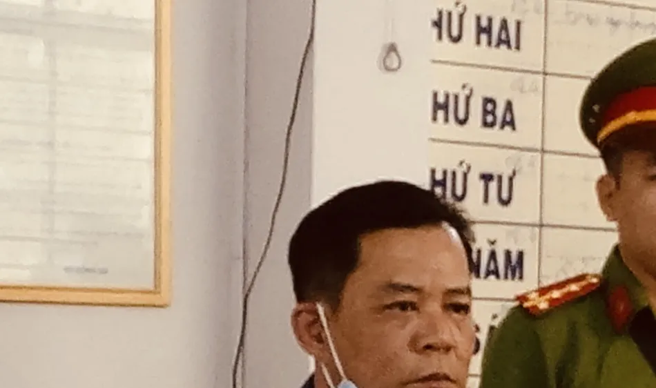Bắt tạm giam giám đốc trộm sà lan