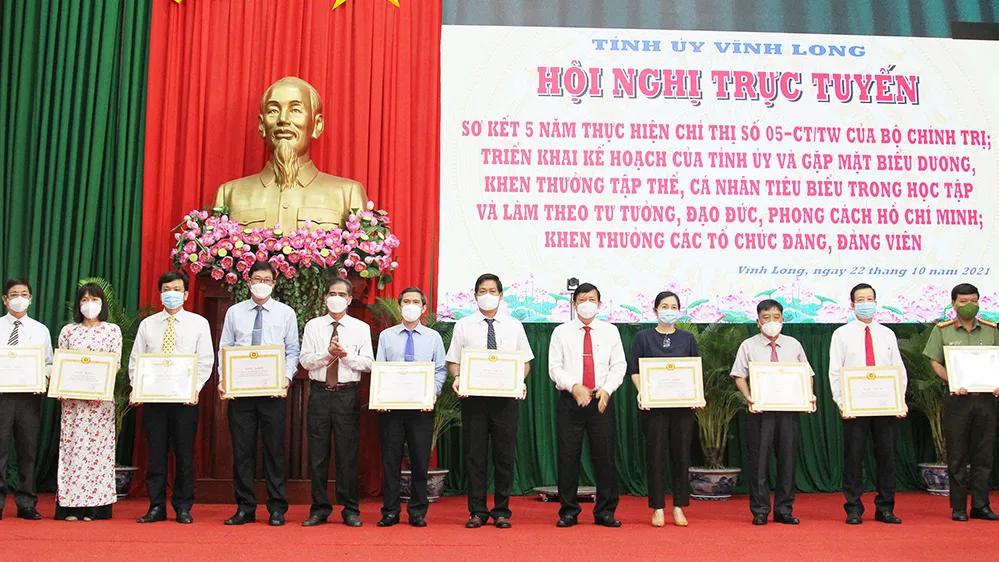 Vĩnh Long khen thưởng nhiều cá nhân học tập, làm theo Bác