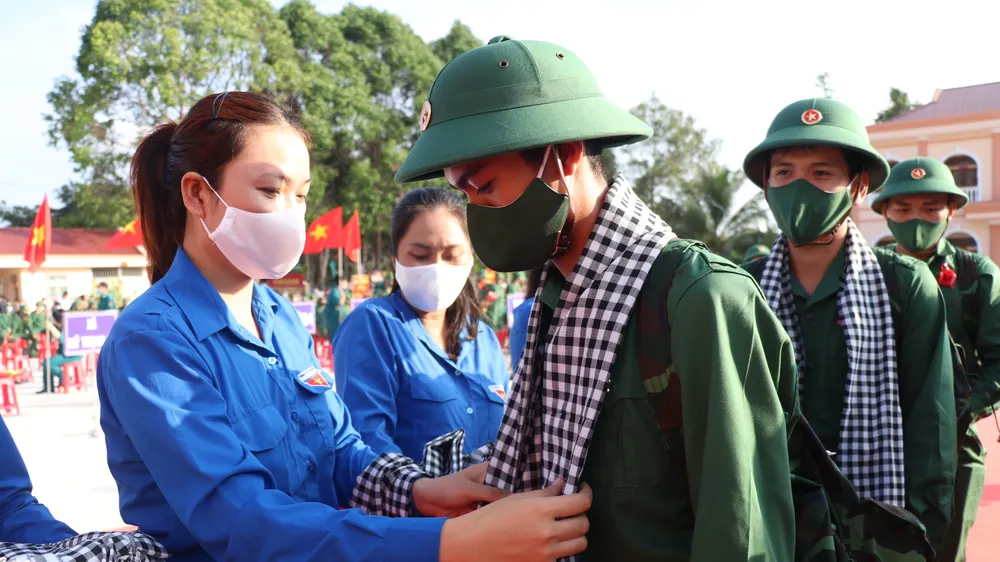 Tân binh háo hức lên đường thực hiện Nghĩa vụ quân sự năm 2022