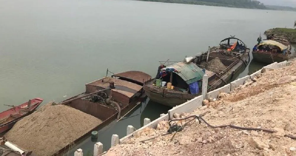 Tự ý khai thác 1.000m³ khoáng sản, bị phạt 115 triệu đồng