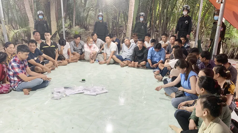 Bến Tre: Triệt ​phá sòng tài xỉu, tạm thu giữ trên 900 triệu đồng