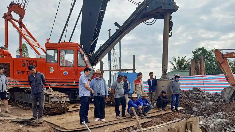 Chủ tịch UBND tỉnh Đồng Tháp Phạm Thiện Nghĩa trực tiếp chỉ huy tại hiện trường