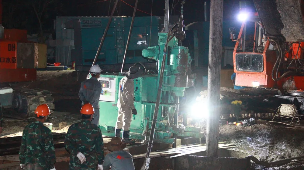Cơ quan chức năng xác định bé trai 10 tuổi rơi xuống cọc bê tông sâu 35m đã tử vong