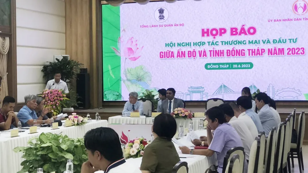 Các đại biểu dự buổi họp báo